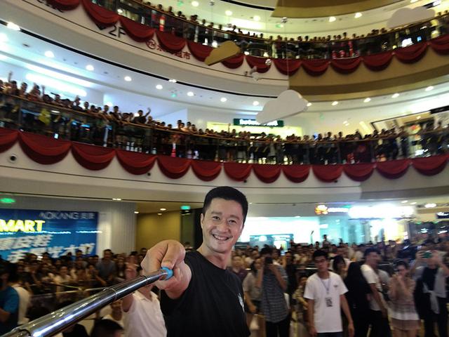 《战狼2》郑州路演取消 吴京致歉承诺包场补偿