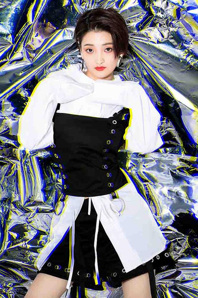 《十七岁半》开机 梁霆炜牵手付小仙获期待