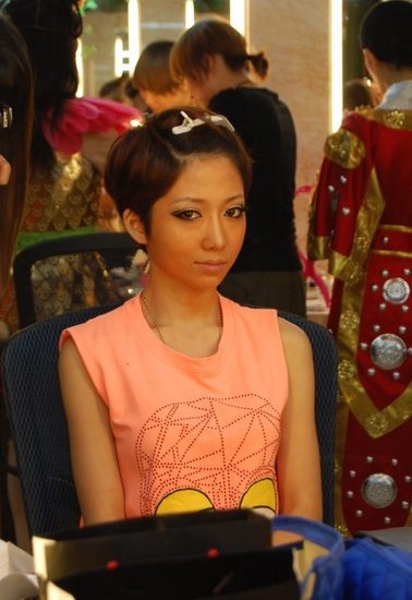 洪辰录制《百变大咖秀》 惊人变身蕾哈娜