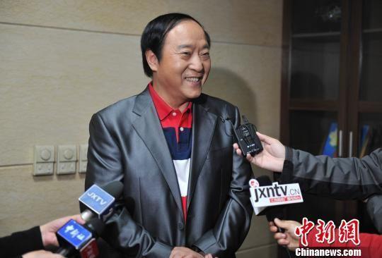 喜剧综艺节目扎堆 牛群：老百姓需要释压