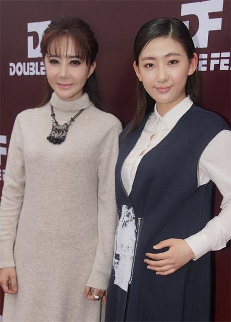 梁晶晶赞吕良伟是暖男 寒冬脱衣给女演员暖身