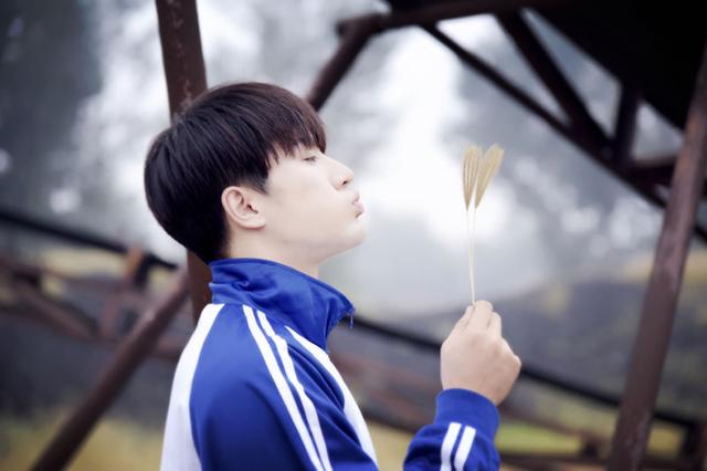 《屋顶上的青春》热拍 曾虹畅演绎别样青春派