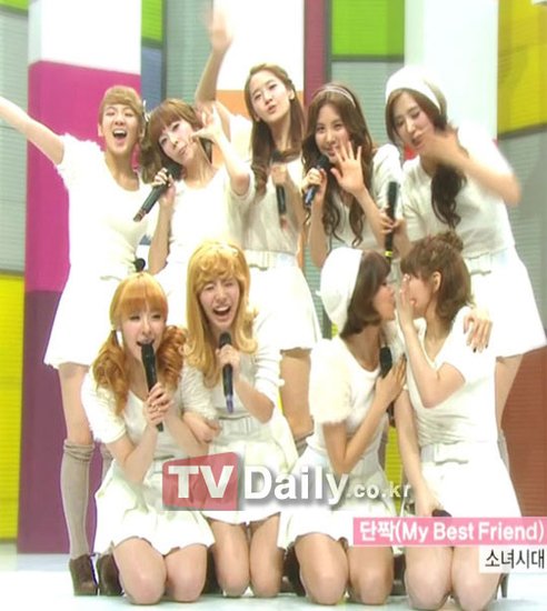 <em>少女时代</em>携<em>新曲</em>回归+泰妍秀英电视中亲吻成话