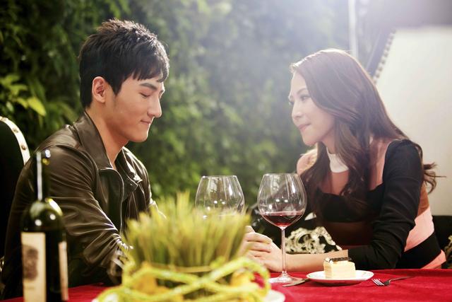 蔡少芬主演电影《一切从2019开始》定档七夕