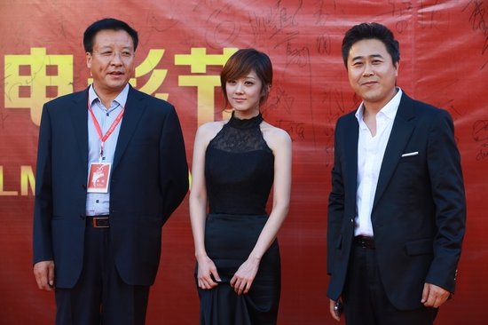 《一起飞》亮相长影节闭幕红毯 张娜拉笑容坚毅