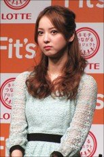 佐佐木希被指依靠赞助商站稳女演员事业脚跟