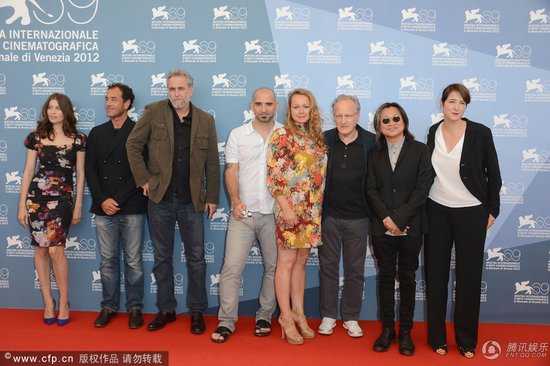 威尼斯电影节评委集体亮相：不会忽视华语片