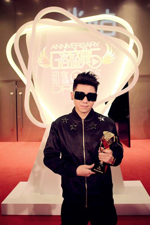 王绎龙“G客盛典“献唱 获封“电音之王”  