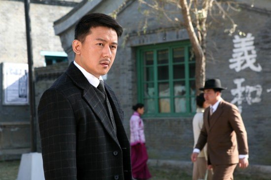 《马迭尔旅馆的枪声》热播 吕行上演谍影重重