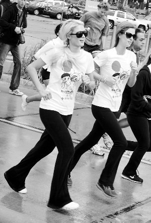 明星关注日本地震 滨崎步取消个唱 希尔顿募捐