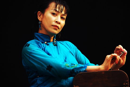 刘嘉玲《让子弹飞》透视性感 澄清近日绯闻事