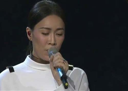 央视 春晚 : 那英 成歌手中最大腕 冯小刚将推新人