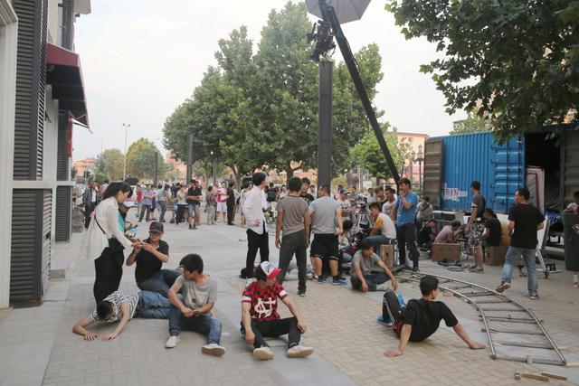 《类似爱情2只有我知》杀青 四主演难分舍