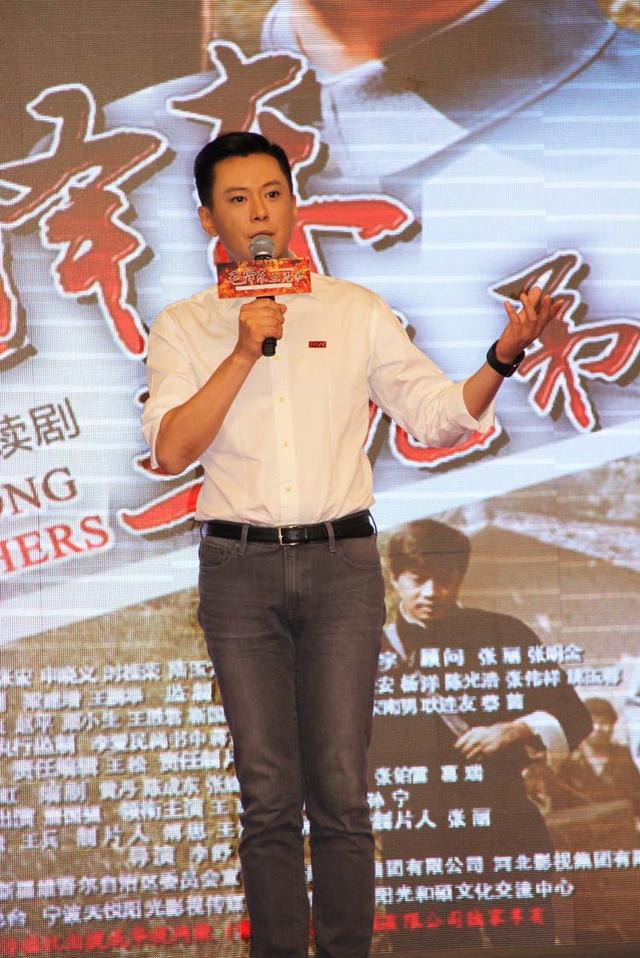 《毛泽东三兄弟》在京发布 王斑现场动情读诗