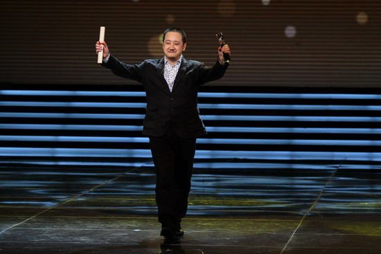 韩杰获上海电影节最佳导演 称欠王宝强一个影帝