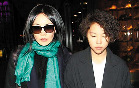 <em>王菲</em>支持<em>女儿</em>辍学出道 家长们敢学吗?_娱乐_腾