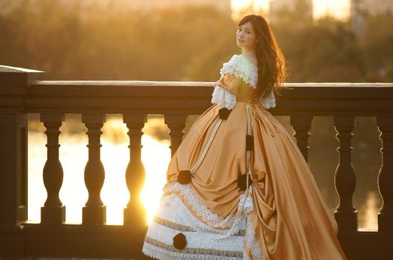 金莎《梦千年之恋》首播 给世上半途而废的爱