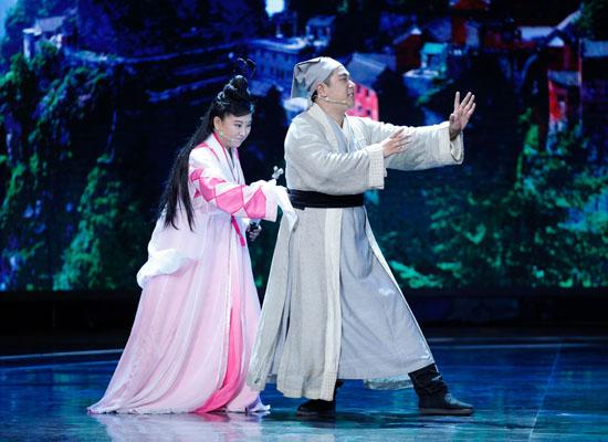 贾玲上演《倚天屠龙记》 扮周芷若再现敲门民