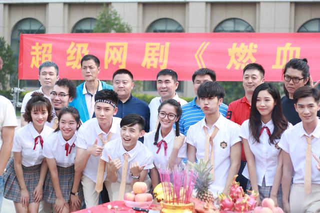 小花旦肖燕片约不断 《燃血女神》每天“撒娇”