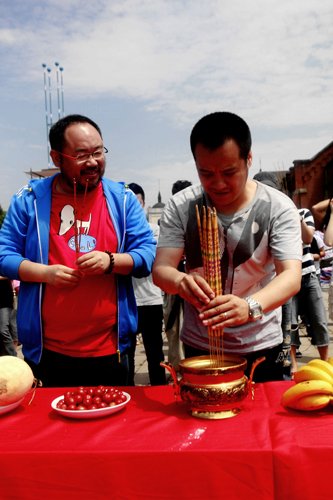 宁浩新片《黄金谜案》开机 首尝年代戏继续幽