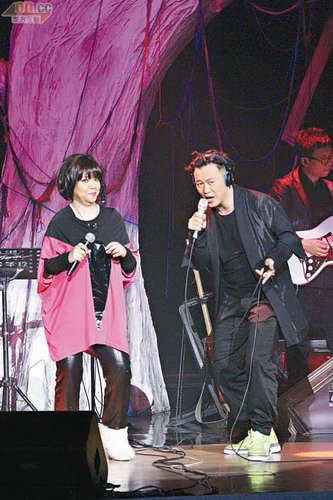 陈奕迅邀露云娜合唱 耍咏春改歌词场面爆笑