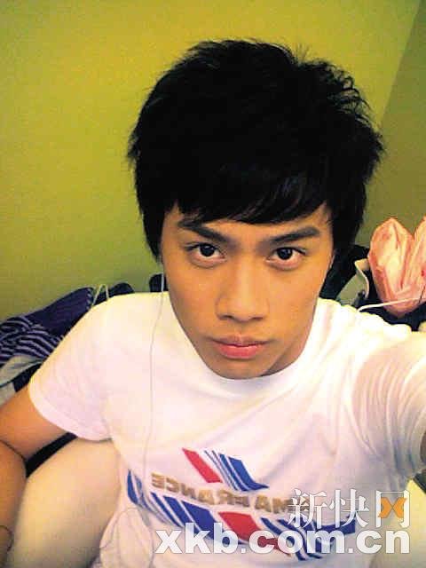 棒棒堂野兽被曝与男作家上宾馆 举止亲密