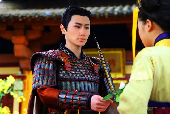 李继春《<em>女相</em>》化身<em>北齐</em>将军 戎装在身显英武