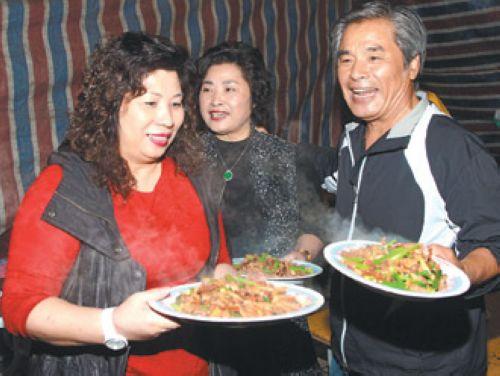 66歲雷洪引導31歲女搭檔拍激情戲:摸哪都可以