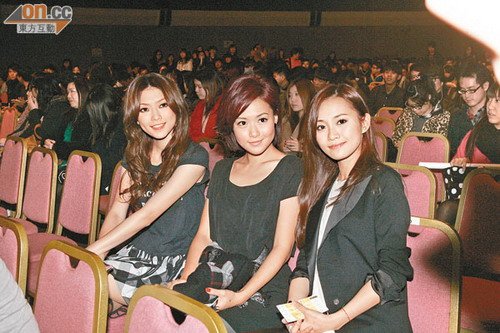 周柏豪获伊健鼓励闯红馆 <em>女友</em>捧场<em>不在乎</em>吴雨