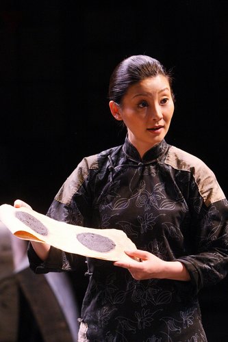《窝头会馆》一票难求 徐帆称享受舞台表演时刻