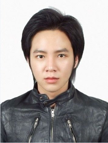 张根硕证件照曝光 粉丝赞脸型完美无可挑剔