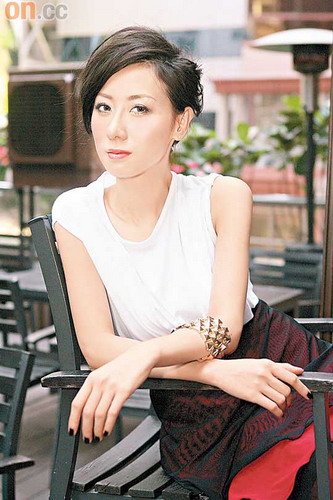 泳儿以歌勉励播放正能量 乐观性格不易被打败