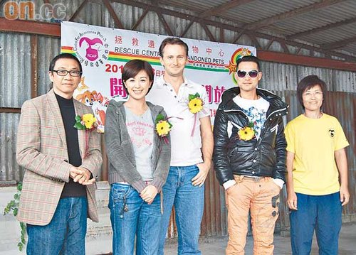 唐宁无限爱心为“犬”狂 爱心拯救流浪犬(图)