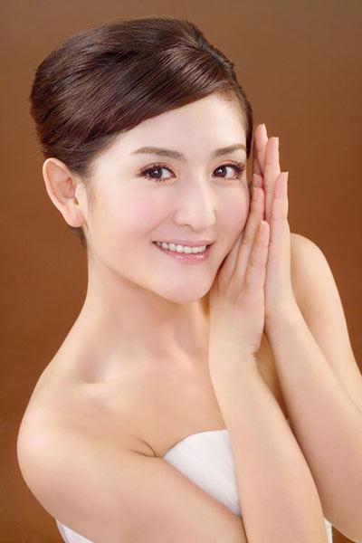 谢娜首度回应猴年春晚节目被毙:感谢导演组