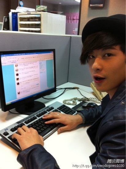 lollipop f微博在线互动 引爆偶像《四度空间》