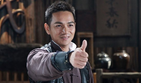 《凤游龙门》热拍 骆达华一改形象演"大王"