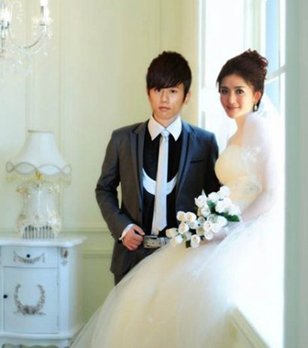 谢娜和张杰的婚纱照_张杰和谢娜的结婚纱照(2)