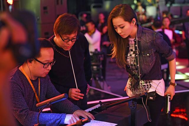 张靓颖巡演上海长沙开票 梁翘柏跨刀出任音乐总监