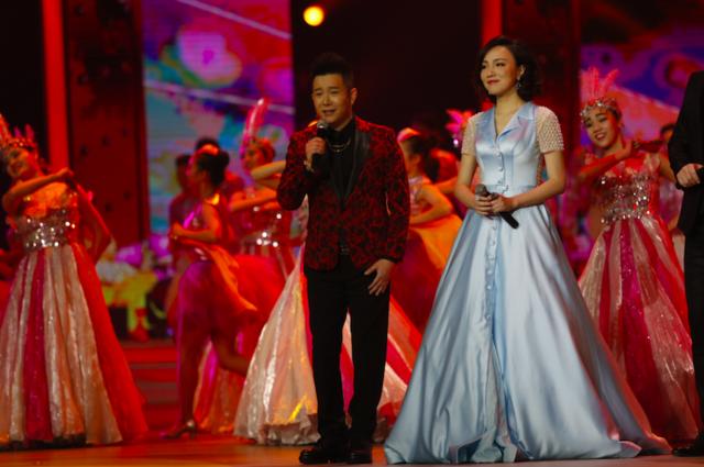 小年夜群星闪耀 张羽开场歌舞精彩绽放 _娱乐_腾讯网