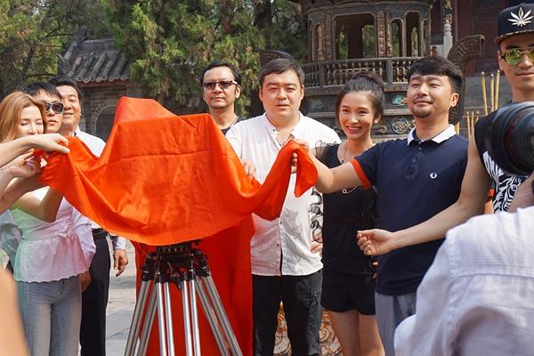 李艾瑾加盟《一团乱麻》 携手众星上演黑色幽默