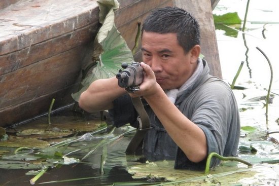 白红标《水上游击队》开播 扮神枪手搭档于小
