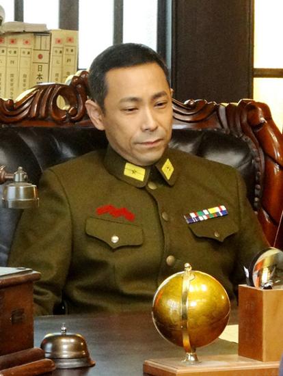 《铁在烧》涩谷天马突破身材界限 演重量感军官