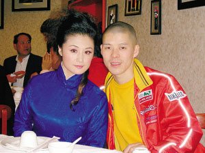 众所周知,于月仙和赵本山妻子马丽娟是姨姐妹,虽然她是表演系科班出身