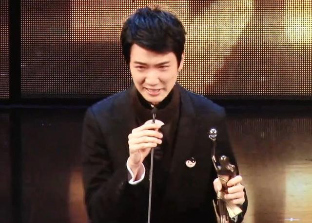  蔡瀚亿 凭《狂舞派》获最佳新演员奖 喜极而泣