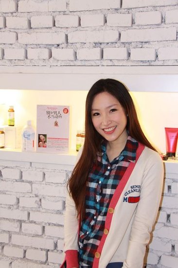 杨冰阳做客《lady呱呱》 与主持人畅谈二奶话题