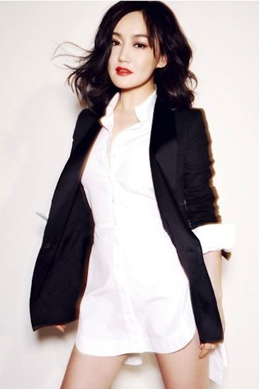 新剧变身都市大女人 薛佳凝：在角色里醉生梦死