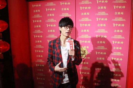 许嵩许氏唱腔演绎《阴天》金莎演mv女一号