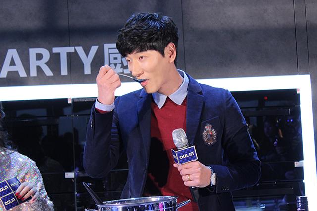 张亮首度公开承认妻子怀二胎 预产期为今年六