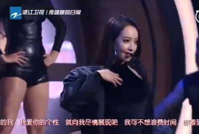 又是“车祸现场”？大张伟宋茜直播被疑假唱