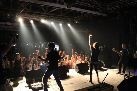 黑豹乐队华丽回归 助阵FM中国好声音开放录音日